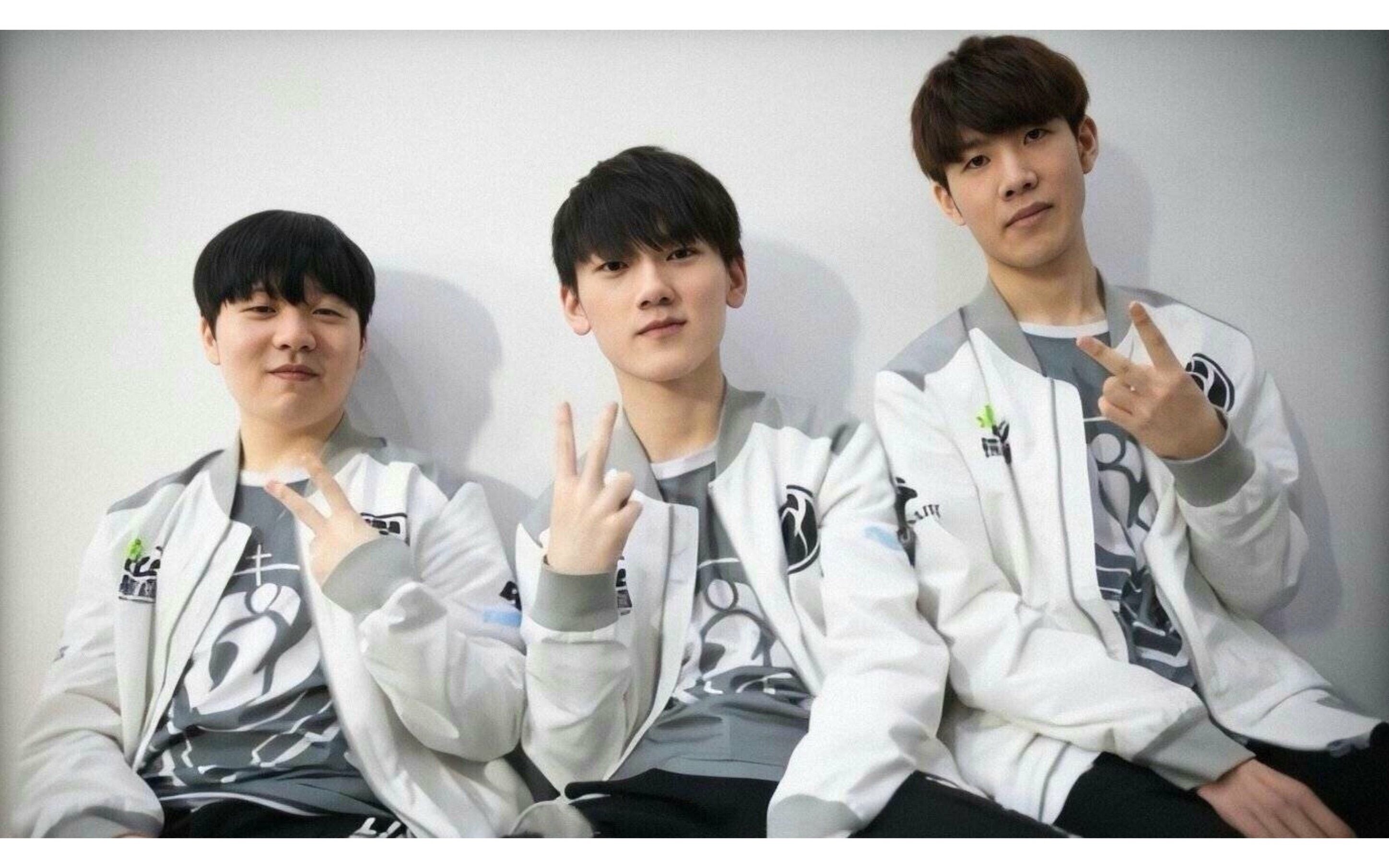 与亚历克斯