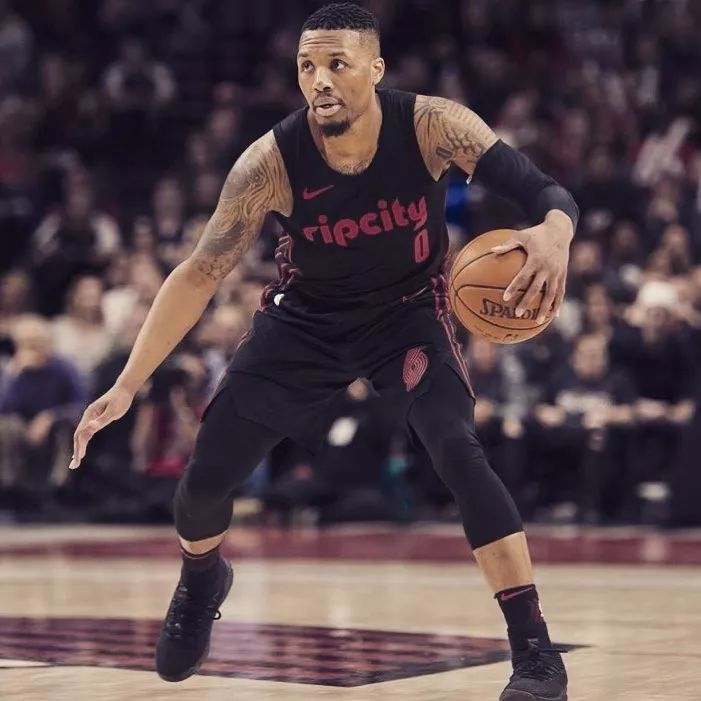 英超赛场的 英超赛场的