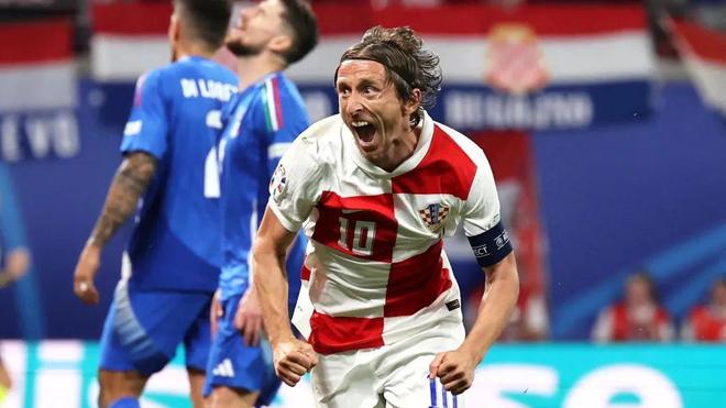 场媒体记者 场媒体记者