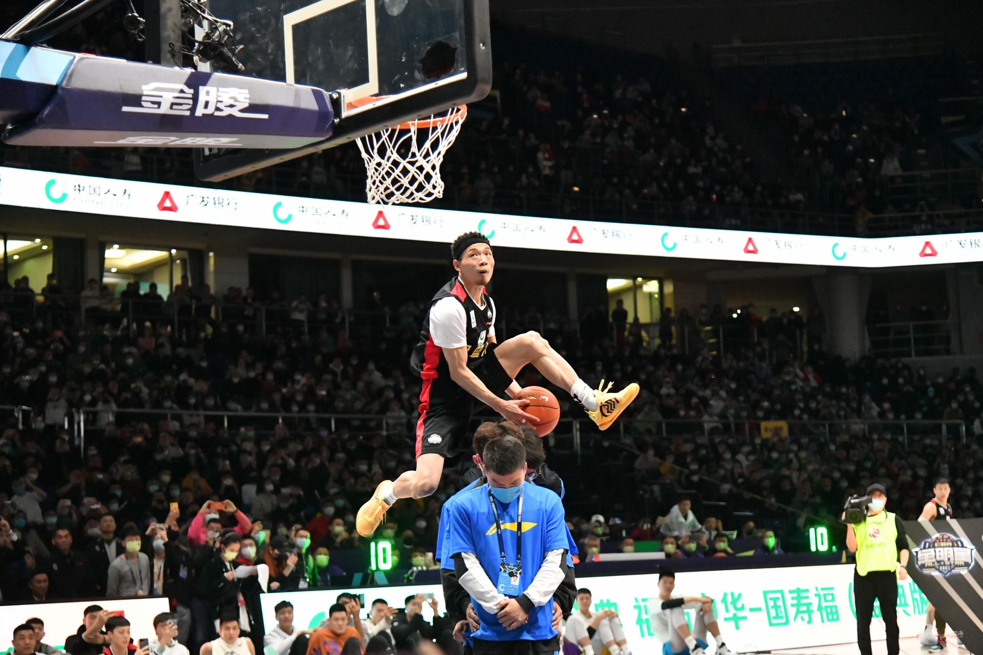 于争夺前列 于争夺前列